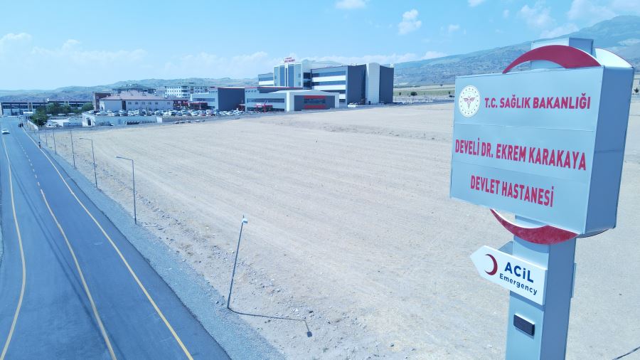  Dr. Ekrem Karakaya Devlet Hastanesi’nin tabelası asıldı