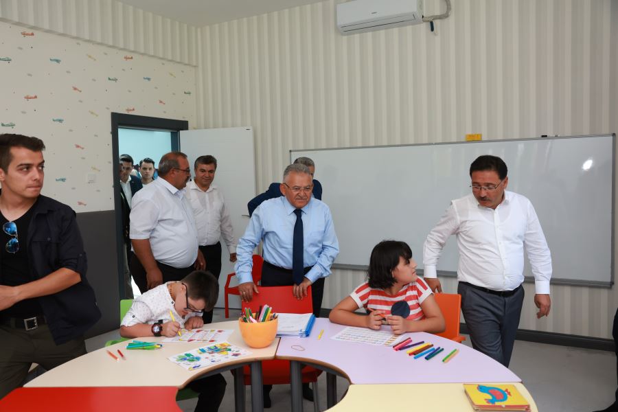 Başkan Büyükkılıç ile Vali Çiçek’ten özel çocuklar ve ulu çınarlara ziyaret