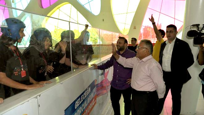 Büyükkılıç, KAYMEK kursiyeri gençlerin spor etkinliğine katıldı