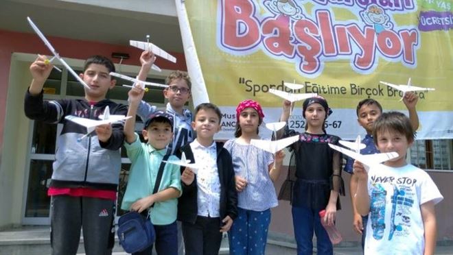 Çocukların hayali model uçak yapımı kursunda gerçeğe dönüşüyor