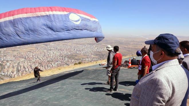 Ali Dağı’nda Yamaç Paraşütü heyecanı