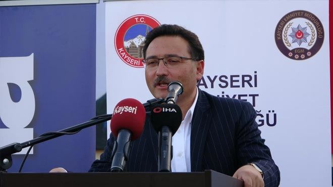 Vali emniyetin bahçesinde yemin etti