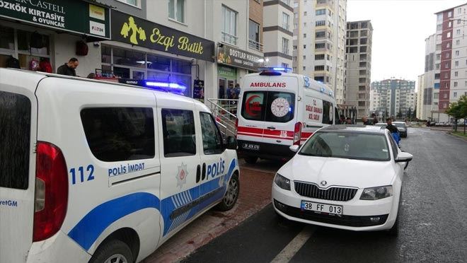 Bunalıma girdi, işlettiği marketinde kendini astı