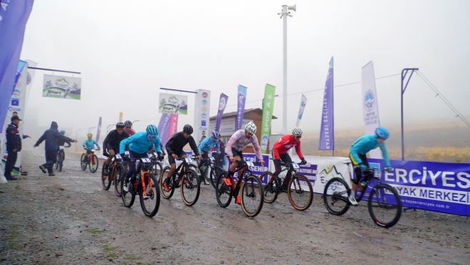 Uluslararası Dağ Bisikleti Yarışları Erciyes’te devam ediyor