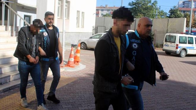 Arkadaşlarının telefonunu gasp eden gençler gözaltına alındı