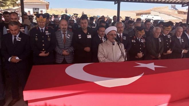 Vatandaşa yardım ederken şehit olan uzman çavuşa son görev