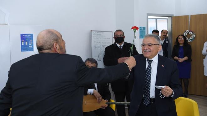 Büyükkılıç, ulu çınarlar ile konser ve tiyatro gösterinde kucaklaşacak