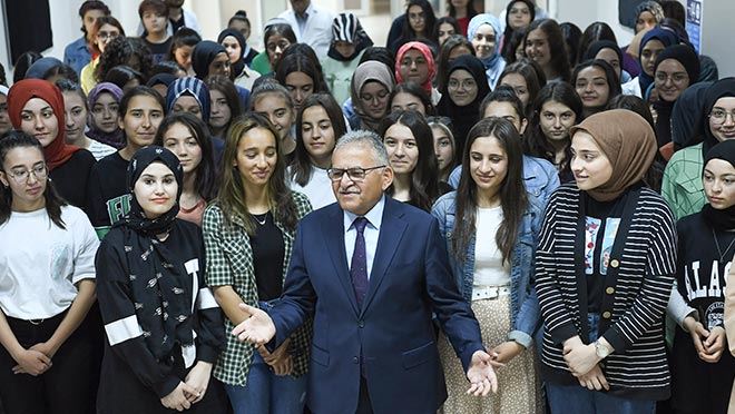 Büyükkılıç’tan 10 Bin Öğrenciye 40 Milyon Tl’lik ‘Eğitim’ Desteği