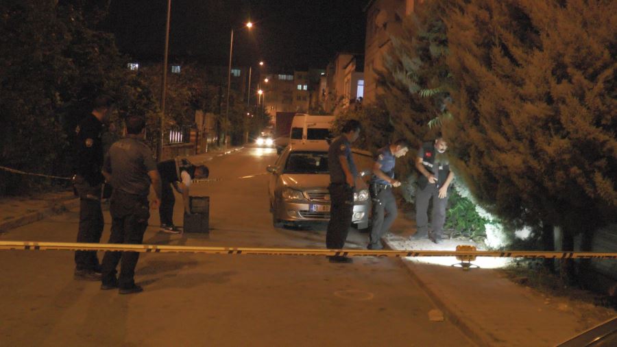 Kıraathanenin önünde silahlı saldırıya uğradı