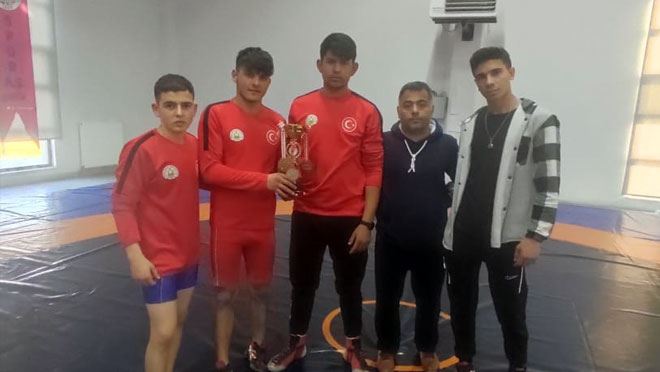 Tomarzalı pehlivanlar Türkiye güreş müsabakalarına katılmaya hak kazandı