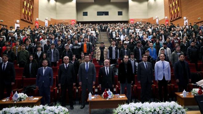 KAYÜ Rektörü Karamustafa, lise öğrencileriyle söyleşi etkinliğinde buluştu