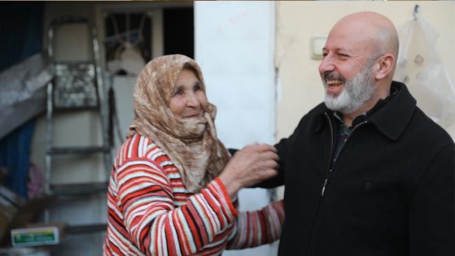  Çolakbayrakdar yaşlı gönüllerde dokundu