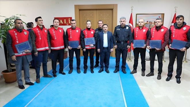 Güven timleri aranan 5 şahsı yakaladı, 