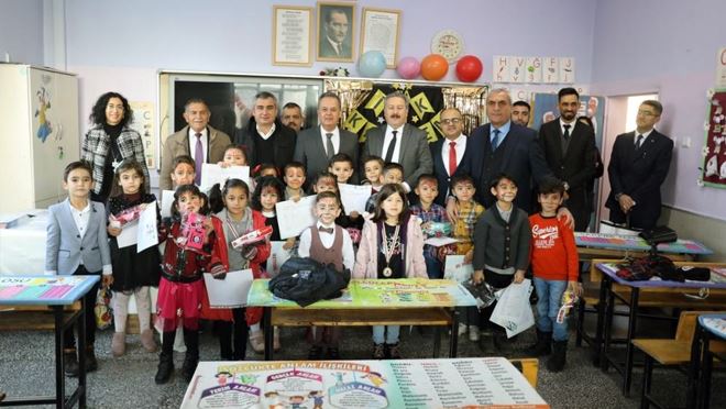 Başkan Palancıoğlu, öğrencilerin karne heyecanına ortak oldu