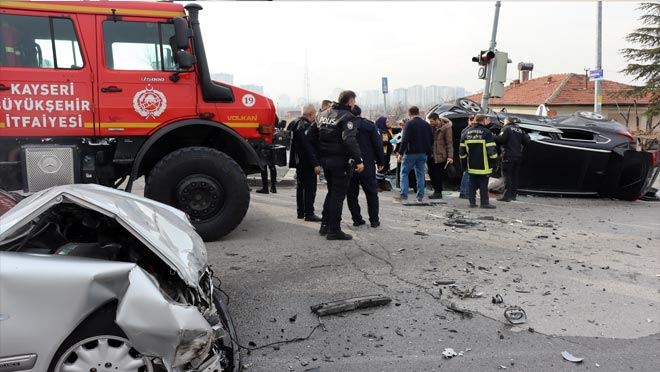  Yıldırım Beyazıt’ta feci kaza