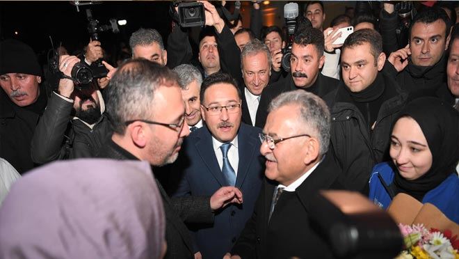 Çiçek ve Büyükkılıç Bakan Kasapoğlu’nu karşıladı