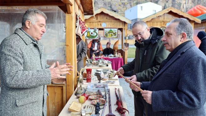 Başkan Yalçın yılın ilk antika pazarında