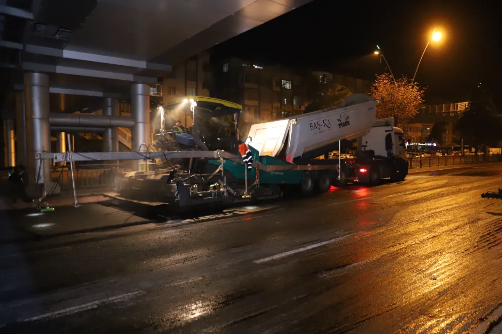 Büyükşehir’den 70 personel, 50 iş makinesi ile gece mesaisi