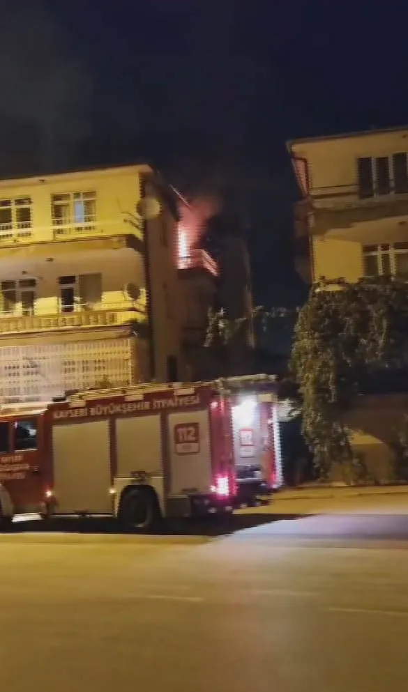 Ev alev alev yandı, o anlar kameraya yansıdı