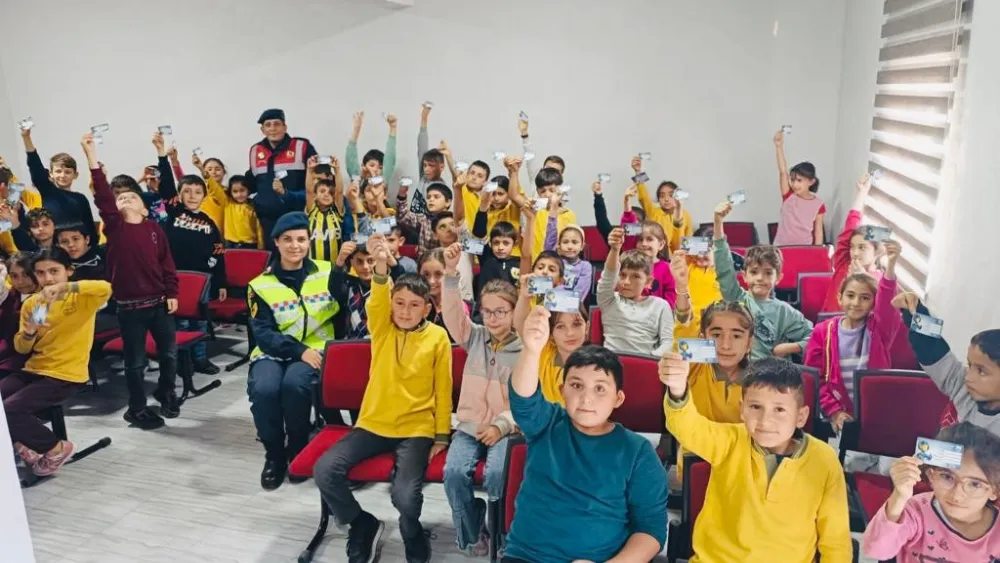 Jandarma’dan 395 öğrenciye ‘uygulamalı trafik’ eğitimi