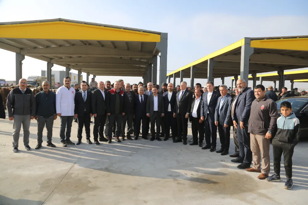 Başkan Büyükkılıç, Canlı Hayvan Pazarı’nda sıkı pazarlığa katıldı