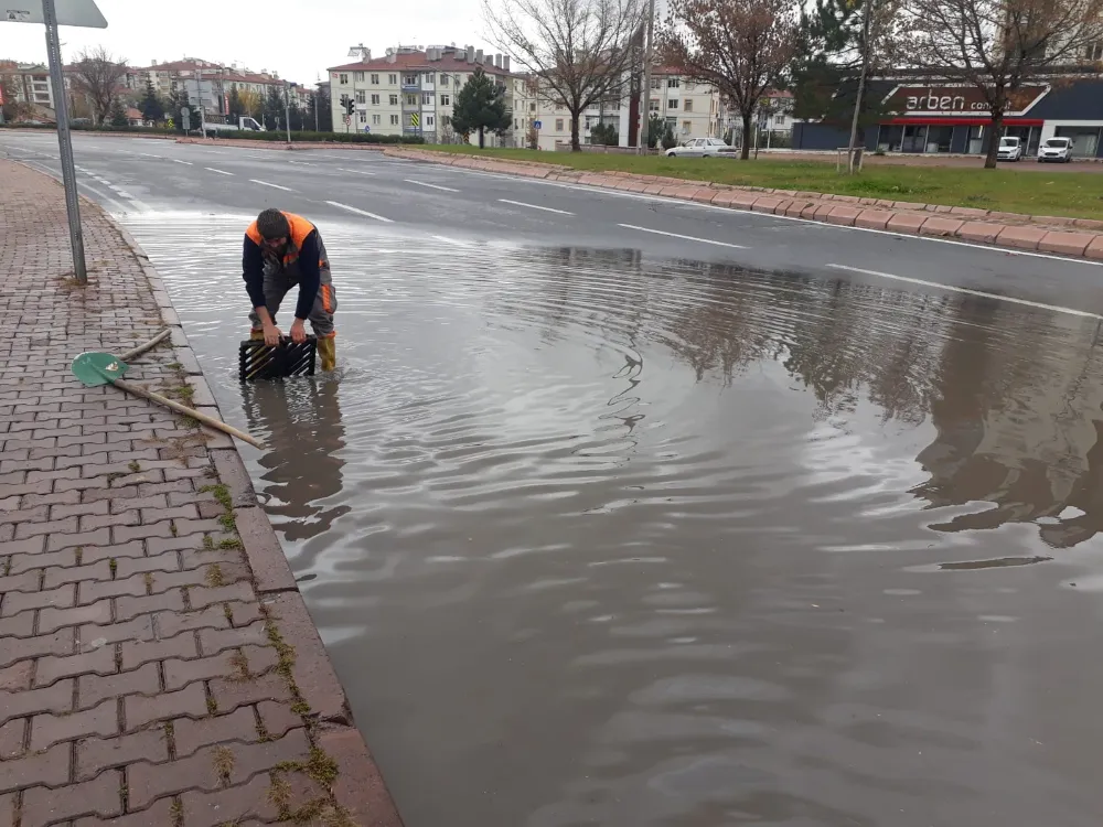 Yağış sonrası Melikgazi ekipleri sahada seferber oldu