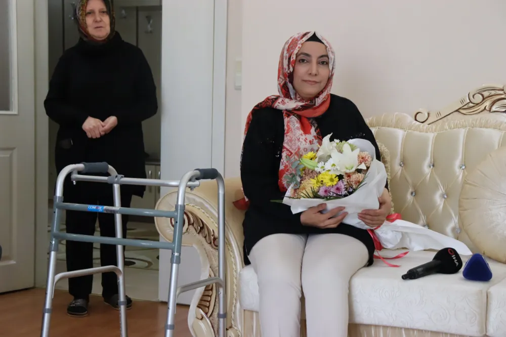 Kazazede öğretmene evinde “24 Kasım” sürprizi