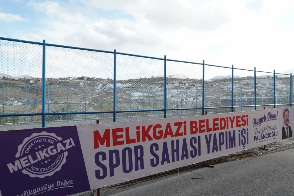 Genç dostu belediyeden ilçeye 18 adet futbol sahası