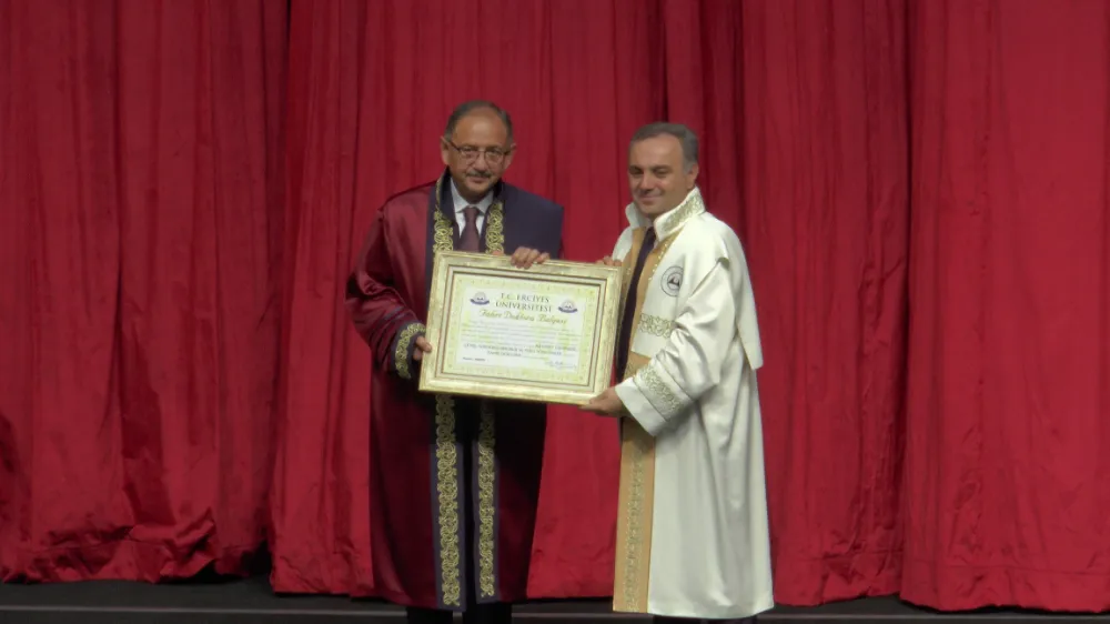 Bakan Özhaseki: “Bir medeniyet oluşturmak istiyorsak kimlikli ve sağlıklı konutlar yapmalıyız”