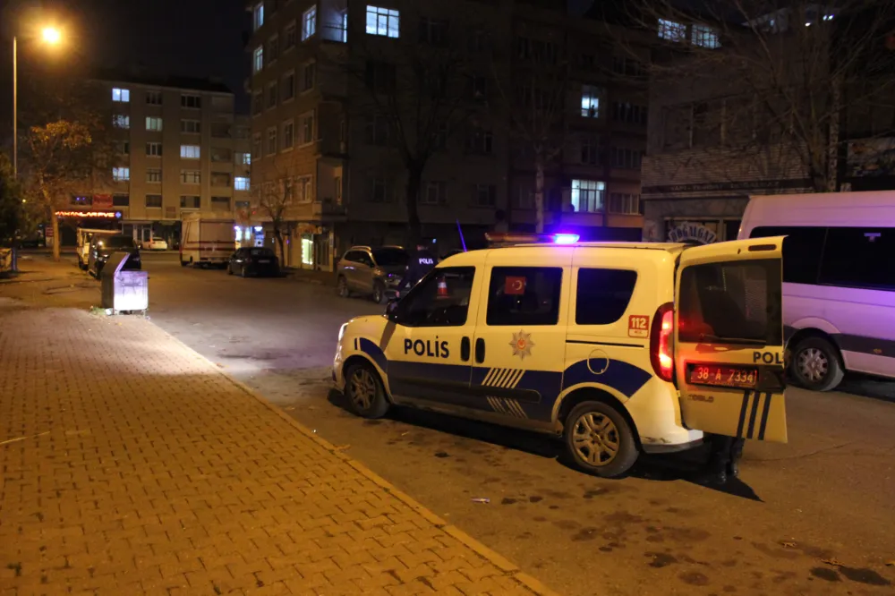 Dini nikahlı eşini ve yeğenini bıçakla yaraladı