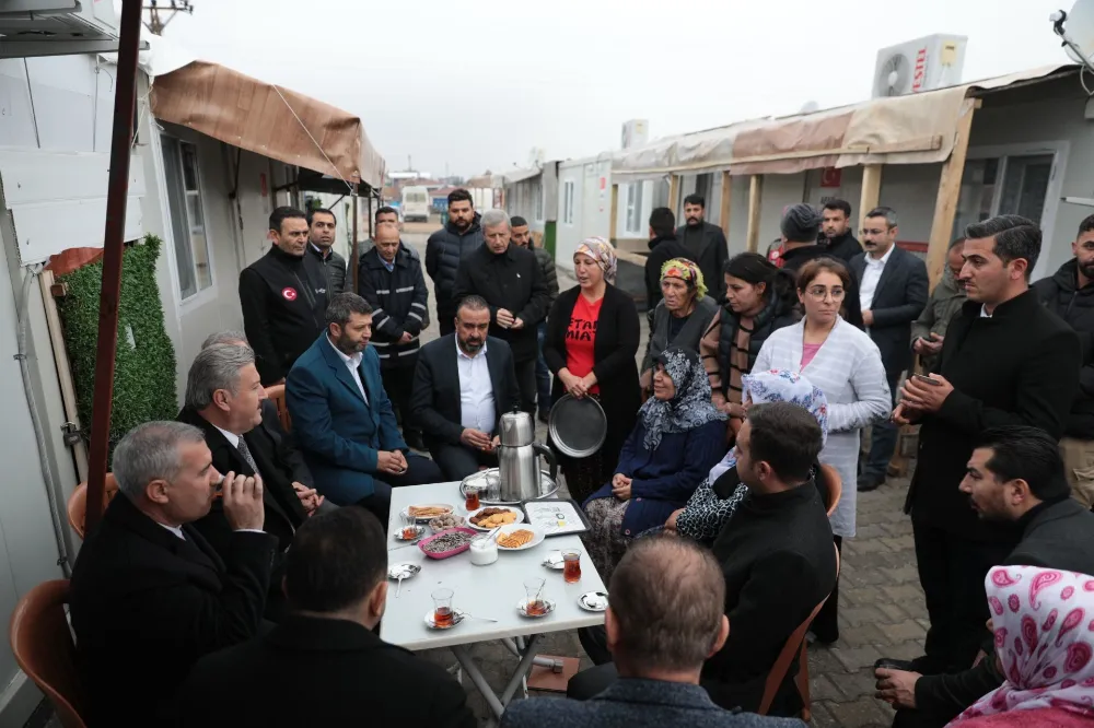 Kayseri’nin yardım tırları, Kardeş Belediye Yeşilyurt’a teslim edildi