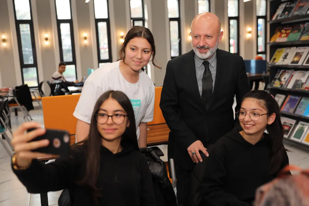 Gençlerden Başkan Çolakbayrakdar’a hizmet teşekkürü