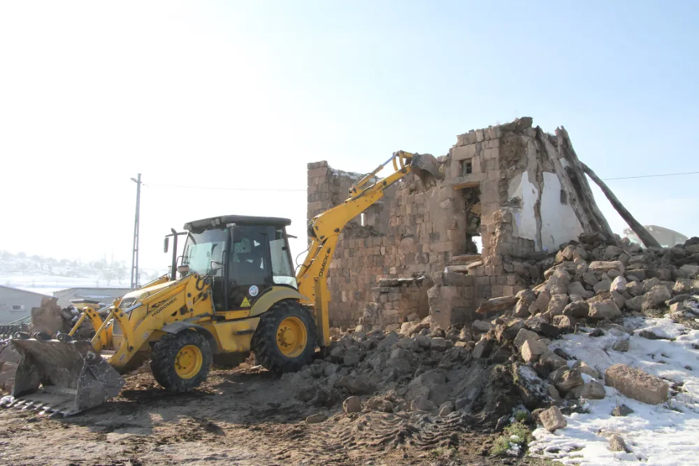 Talas’ta metruk bina yıkılıyor, çevreye huzur ve güven geliyor