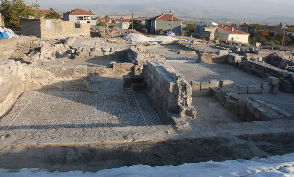 Bin 700 yıllık mozaiklerde üç boyutlu desenler