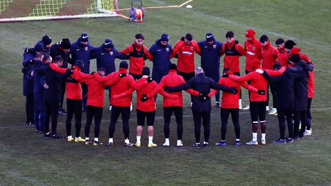 Y.Kayserispor’da antreman öncesi saygı duruşu