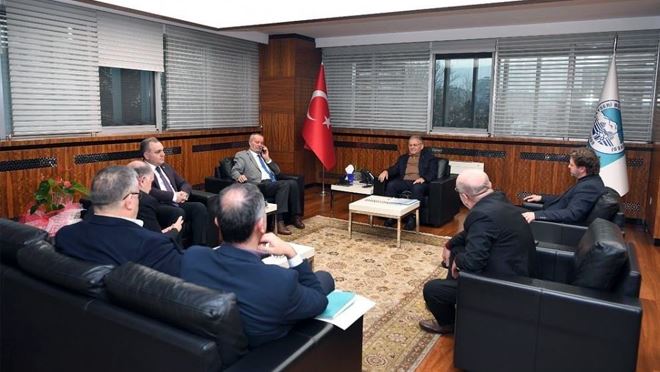 Büyükkılıç, Kayseri’ye gelen depremzedeler için rektörlerle bir araya geldi