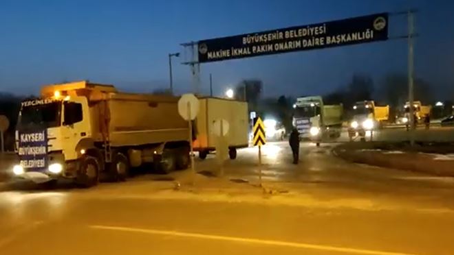 Büyükşehir’den Deprem Bölgesine 5 Kamyon, 1 Pikap Ve 1 Karavan Daha Sevk Edildi