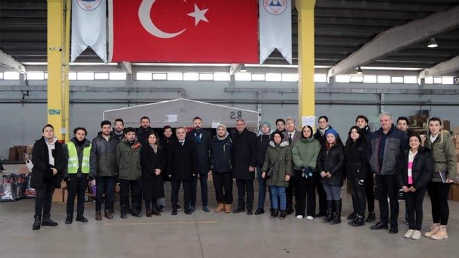 ERÜ Rektörü Altun’dan deprem kampanyası gönüllülerine teşekkür ziyareti