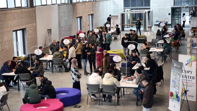 AGÜ’den lise öğrencilerine meslek tanıtım günü