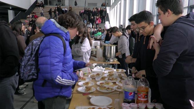Öğrencilerden depremzedeler için hayır panayırı