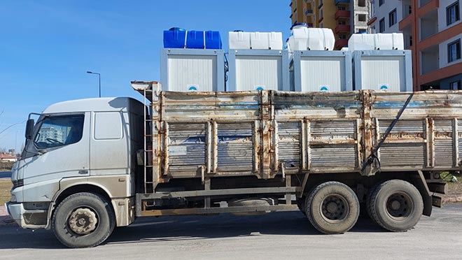 Büyükşehir’den Deprem Bölgesine 10 Konteyner Ev Ve 2 İş Makinesi Kepçe Daha