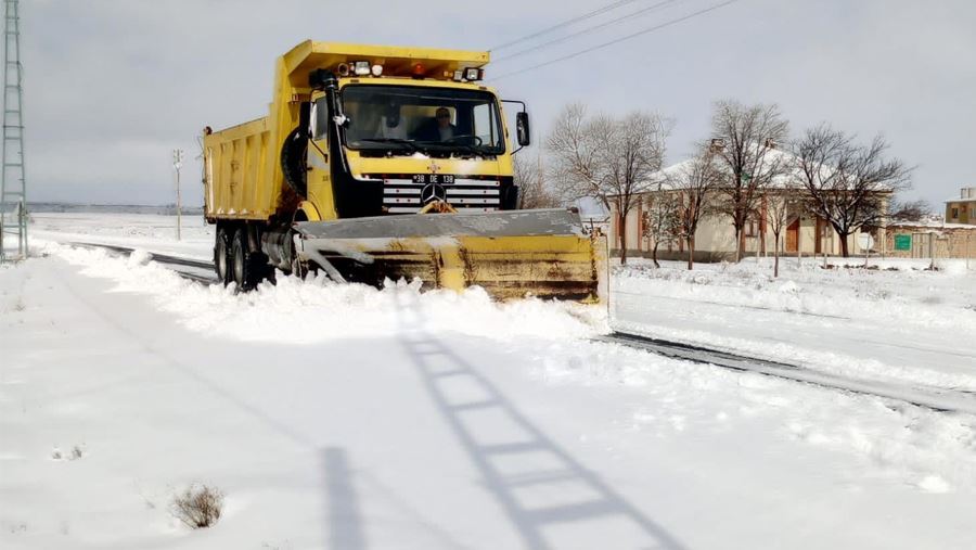 Yollar temizlendi, çocuklar karın keyfini çıkardı