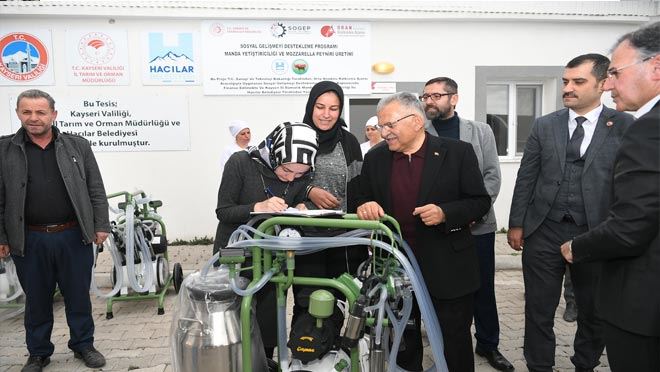 Büyükkılıç Hürmetçi süt sağma makinesi dağıttı