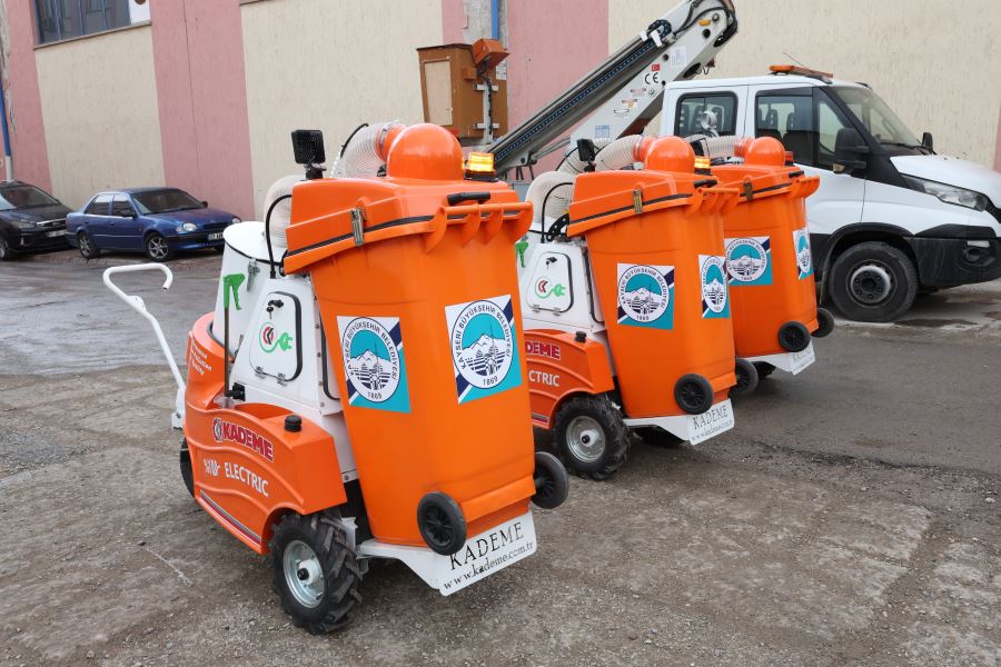Parkları yüzde yüz yerli ve elektrikli süpürge makinesi ile süpürecek