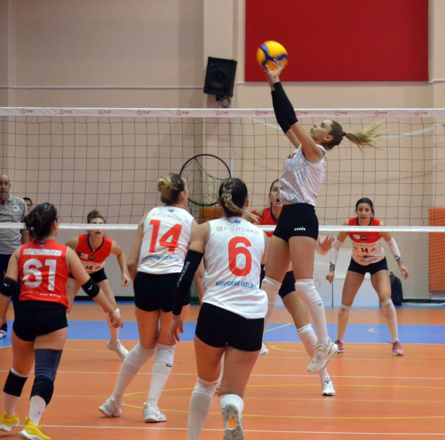 TECRÜBELİ PASÖR ESRA HAFTANIN KARMASINDA