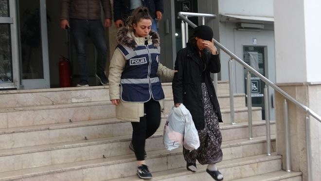 Firari hırsızlık suçluları adalete teslim edildi