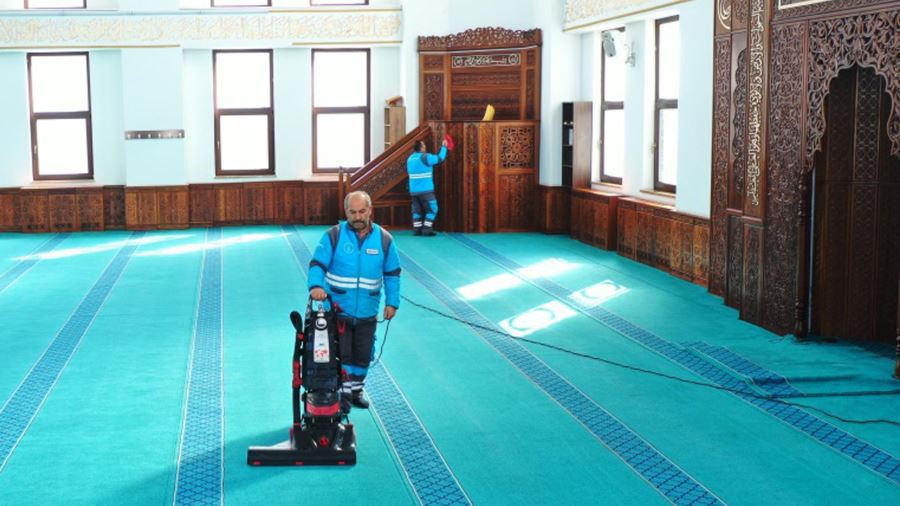 Kocasinan’da camiler gül kokuyor