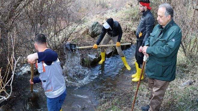 Zincidere Göleti su kanallarında 10 yılın temizliği yapılıyor