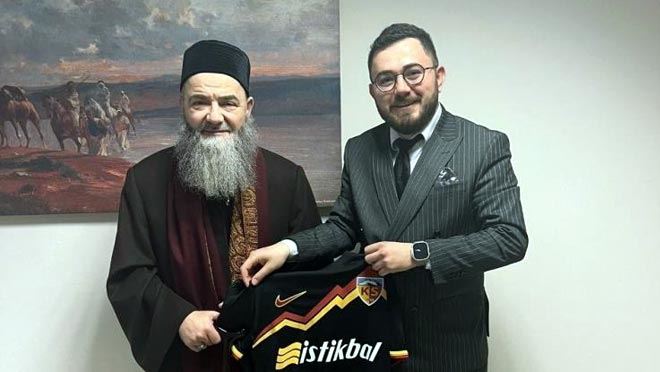 Cübbeli Ahmet Hoca’ya Kayserispor forması hediye edildi