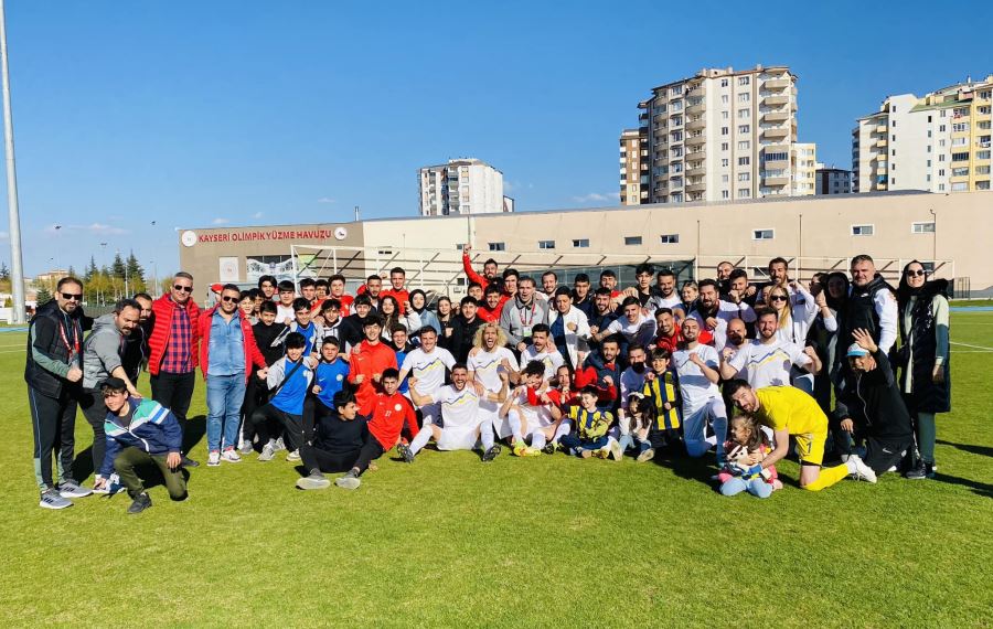 Şampiyona şapka çıkarın 